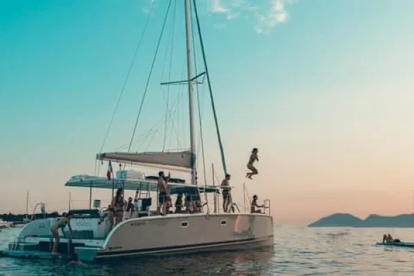 Calanques Catamaran Tour & Standup Paddle